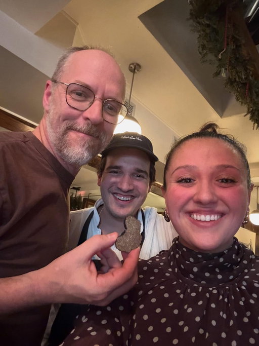 Lors de mon passage chez @truffesquebec hier, j’ai pu repartir avec une belle truffe d’ici. J’ai contacté @michaelpicard du @restaurantaupieddecochon sachant déjà que j’y passais en soirée. Il a accepté qu’on essaie la truffe sur quelques plats…

Donc, de la truffe dans et sur un beau Témaki tartare de canard ainsi qu’avec un délicieux Lapin à la royale.

Merci aussi à @cha.picard pour l’accueil toujours chaleureux.

Ça lance les fêtes de belle façon!