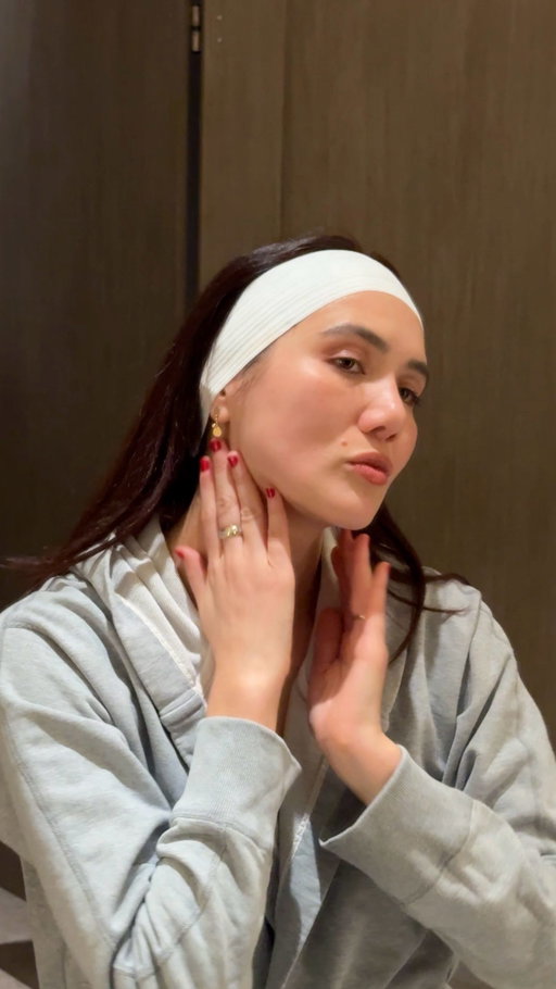 Come with me to get my skin tightened with the XERF treatment from @cynosurelasers. This collagen-boosting treatment delivers RF energy beyond the surface to target shallow, middle, and deep layers for firmer, more youthful-looking skin. All these benefits with no numbing, no needles, and no downtime. I noticed instantly that my skin felt tighter post-treatment, and it will just continue to get better in the weeks to come. Right in time for the holidays! #CynosureLutronicPartner #XERF #XERFAndTell