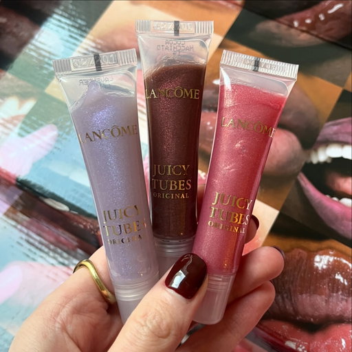 The iconic @lancomeofficial juicy tubes 💗 Ultra-shiny with such a pretty sparkle ✨

*pr #lancomeofficial #lancôme #lipglosslovers #lippies #lipglossboss