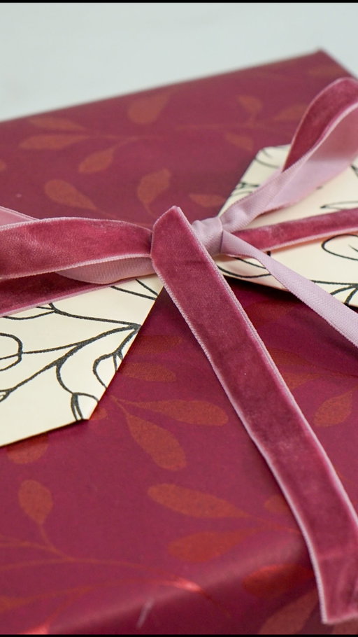 Some wrapping ideas feel less like a task and more like a moment you want to linger in — soft paper, gentle folds, and details that feel thoughtful and romantic. Everything comes together quietly, almost effortlessly, until the gift looks like it belongs in a holiday window display. It’s elegant, intentional, and the kind of wrapping you don’t want to rush. 🎁✨

#elegantwrapping #holidayaesthetic #creativewrapping #giftwrapideas #wrappingseason christmasvibes