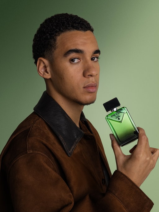 German Athlete and Prada Fragrance Ambassador Jamal Musiala embodies Paradigme. 

#PradaBeauty #PradaFragrances