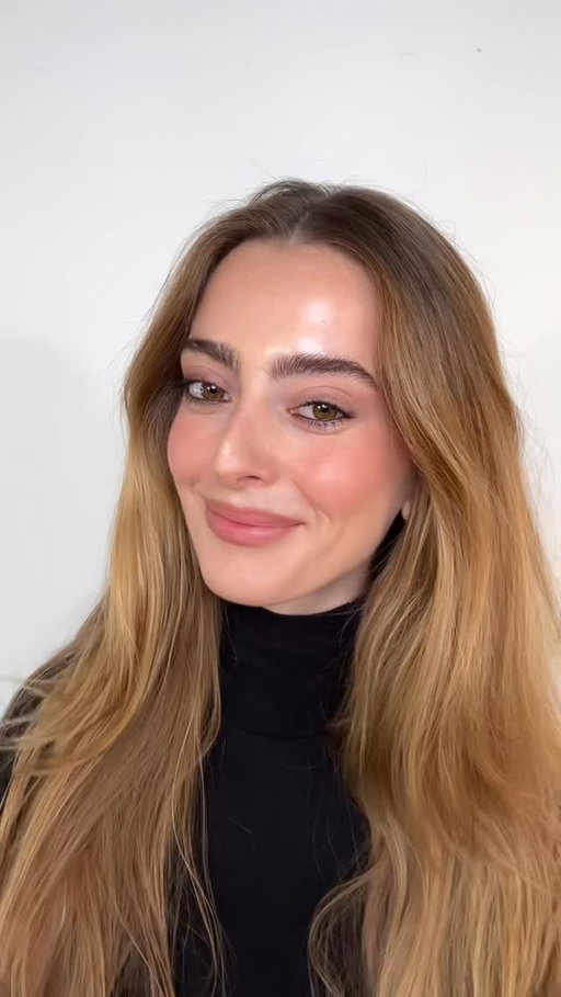 @ninapark inspired Blush + Lip look ✨

@taylor_frankel using 
Stax Blush Balm in Barely Nude 
Magnetic Matte Lip in Boho 
Intense Matte Lip in Sunkissed Pink 

Shop the look on Nudestix.com and receive a free @mypaume hand sanitizer on the go duo when you spend USD $75 and CAD $95.