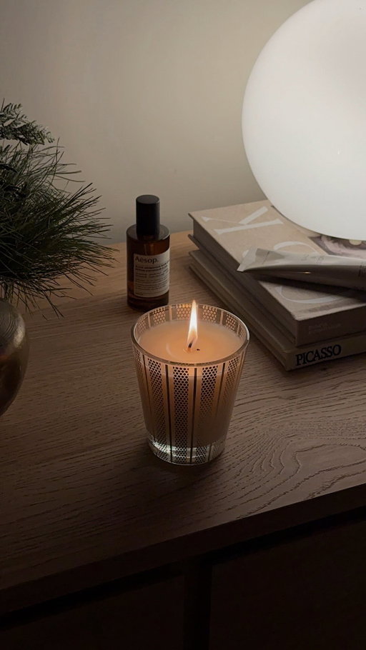 Let’s get ready for bed 🤍 

Less than a week until Christmas and I’m feeling all the Christmas feels! 
There’s nothing better than seeing our Christmas tree lights twinkling at night 🥺 

#torontobeautyblogger #bedtimeroutine #selfcareroutine #nightroutine #winterskincare