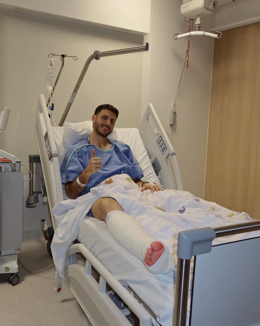 Todo salió muy bien!! Muchas gracias a todos por su apoyo, su cariño y sus mensajes. 

Ahora toca recuperarme al 100% con mucho trabajo y mucha disciplina para volver como se debe. Estaremos más fuertes que nunca, nos vemos pronto!! 

“Mira que te mando que te esfuerces y seas valiente; no temas ni desmayes, porque Jehová tu Dios estará contigo en dondequiera que vayas.” Josué ‭1‬:‭9‬ 

VAMOS CON TODOOOO!! ❤️‍🔥