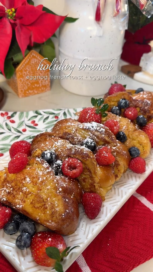 The coziest holiday brunch 😋🎄~ eggnog French toast + eggnog latte made with the tastiest @altadenadairy eggnog! Comment eggnog for full recipe sent to ur DM! 🤗 #ad #holidaybrunch #altadenafresh