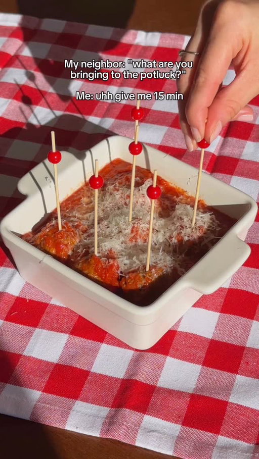 Rolling into the weekend with Day 2 of our holiday meatball series! 🍝This is the ultimate minimal prep potluck dish that will have everyone begging for seconds! 🎉🍽️

#mamamancinis #potluckparty #holidayeats #weekendeats #holidayseason