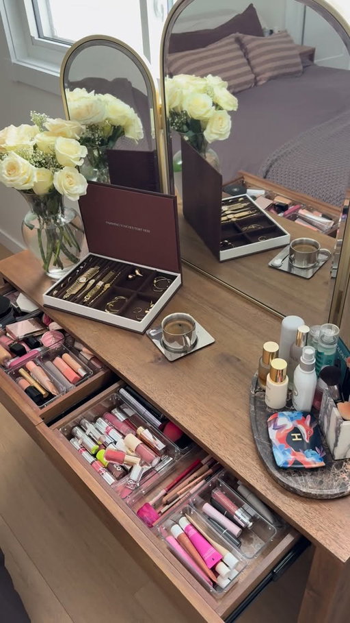 my pinterest vanity throughout the months 🪞🕯️💐

#makeupvanity #pinterest #vanity #bedroomaesthetic