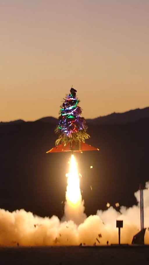 If I know anything about the Christmas spirit, it’s about strapping giant rocket motors to unsuspecting trees. Shouts out to this collab with @bps.space a few years ago! Seasons Yeetings everyone!