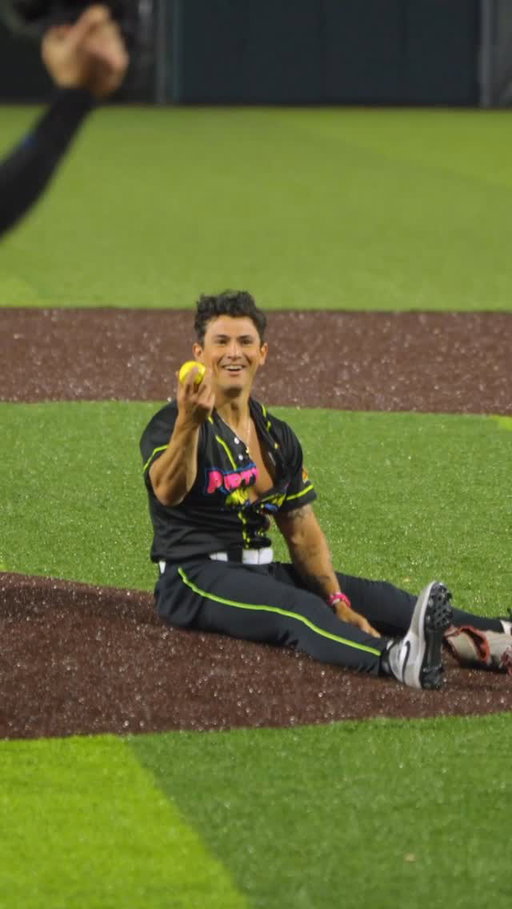 Life comes at you fast, but Banana Balls come at you faster 💨

#bananaball #savannahbananas #partyanimals #pitcher #baseballhighlights