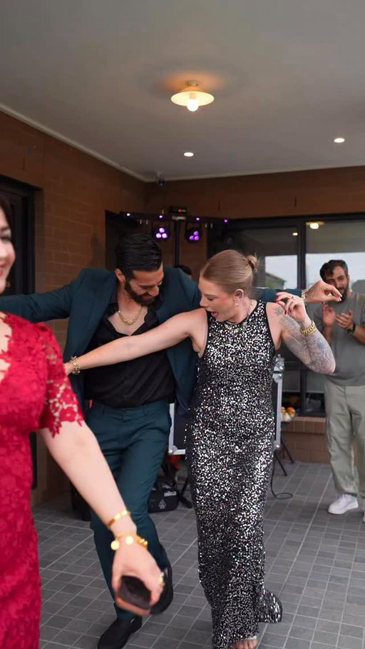 ⁨	رقص من و کِلی خانم، تقدیم به نگاه گرم شما عزیزان 💃🕺😍
از خدا می‌خوام حالِ دل تک‌تک‌تون، مثل حال دل ما شاد و سرحال باشه.
آمين ❤️🙏🏼⁩