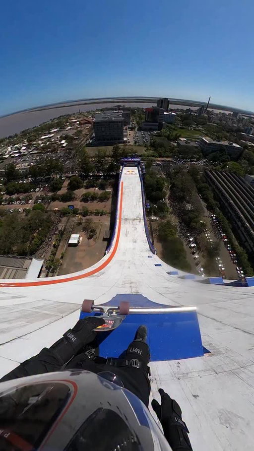 the only wobble was in our stomachs 😳

🛹: @diassandro
📍: Porto Alegre, Brazil 
🤝: @prada

#redbull #givesyouwiiings #energydrink #skate #worldrecord #prada #PradaLineaRossa