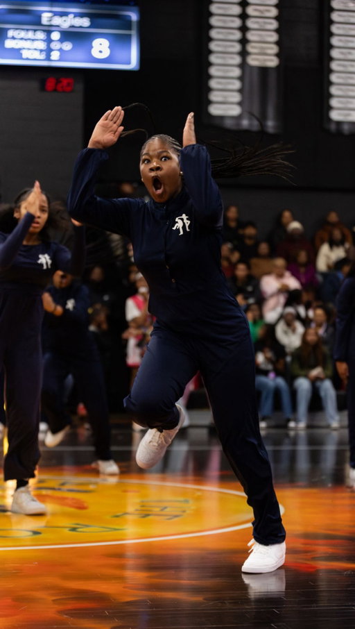 The best time of the year——@ronclarkacademy homecoming where 200+ alumni come back to their middle school to celebrate. 

Here we have the @essentialsstepteam alumni joining the current step team students for the legacy step. Never gets old 🔥
——
#ronclarkacademy