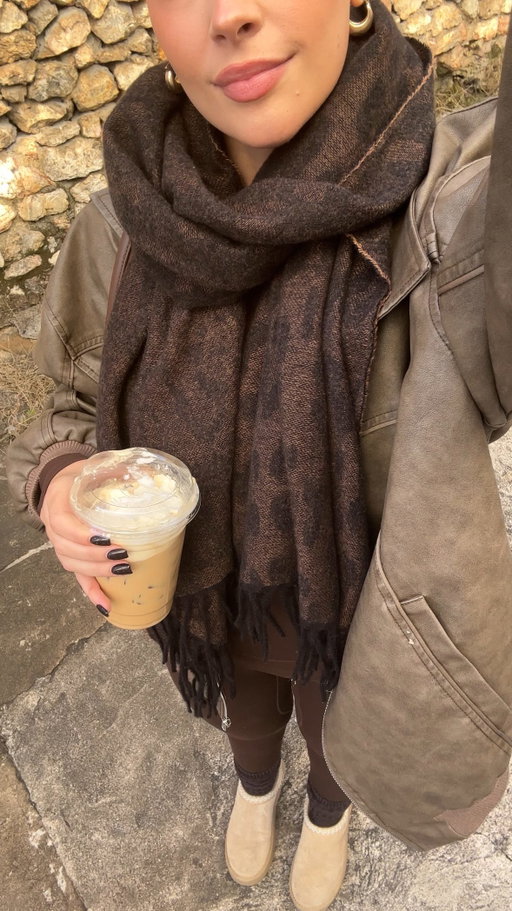the perfect hat & scarf combo when it’s freezing outside! ❄️ #hathairstyle #scarf #scarfinspo #winterhairstyle
