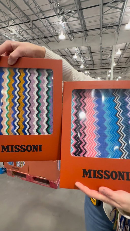 Missoni Women’s Signature Scarf 🧣

Item# 1951591

Only available at:
Laval
Pointe Claire
Anjou
Thorncliffe Park
Gloucester 
Etobicoke
Downsview
Vaughan