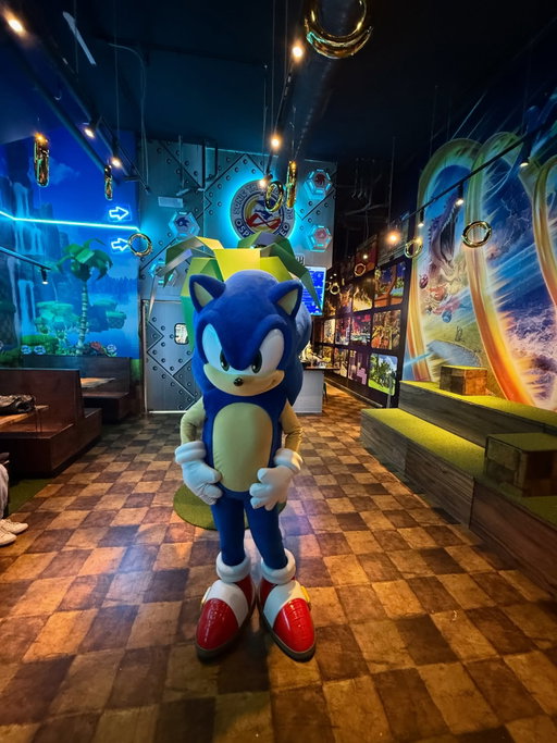 ⚡️ Chicago, we’re open!⚡️
Sonic The Hedgehog Speed Cafe is officially here!

📆 Pop-up: Dec 20 – Feb 22
⏰ Open daily: 11AM–9PM
📍 1422 N Milwaukee Ave, Chicago

What’s inside 👀
🌀 Exclusive Chicago-only merch
🎮 Interactive gaming station
🎨 Original artwork by Chicago’s own Louis De Guzman
🌭 Chicago-exclusive menu items
✨ All-new immersive in-store experience

🚫 No reservations
⏳ First come, first served
💳 Credit card only

🎁 Opening weekend giveaways:
First 35 guests on Saturday & Sunday
Sonic The Hedgehog will be in-store Saturday, 11AM–3PM

We’ll see you at the starting line. 💨