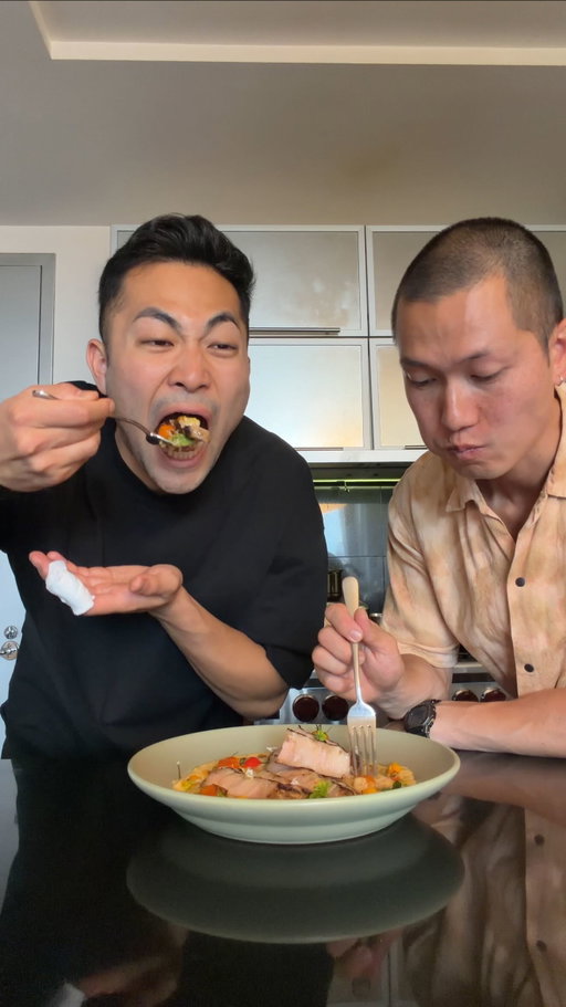 my preferred way to make polenta ft late summer produce and @hwoo.lee from the drafts 🤪 -m👨🏻‍🍳

#polenta #cookingtips #pork #dinnerideas #nycfoodie