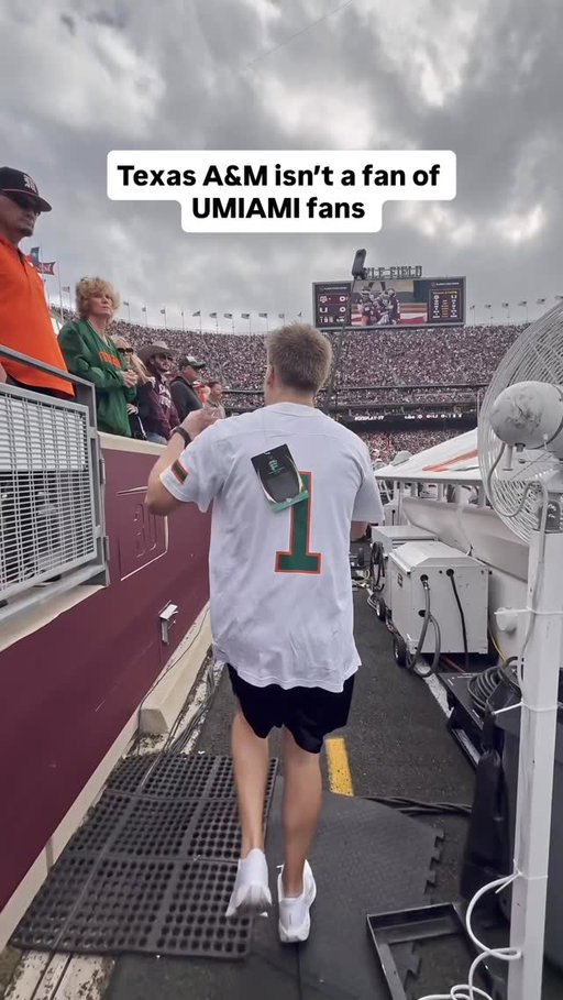 Approaching enemy territory 

@univmiami @miamihurricanes 

#miami #umiami #cfb #anm #avis1on