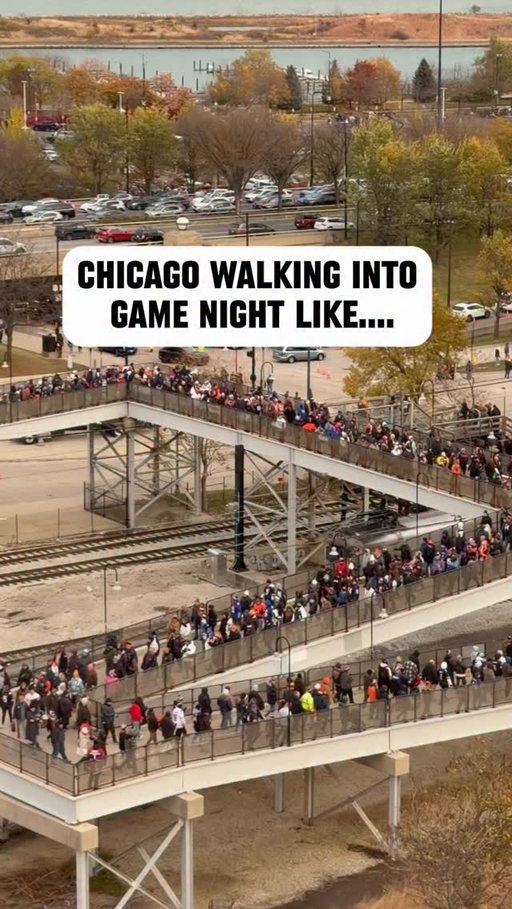 Chicago Bears vs Green Bay Packers 🏈. This city knows what tonight is 🔥 

📍 Soldier Field

#chicagobears #chicagofootball #bearsvspackers