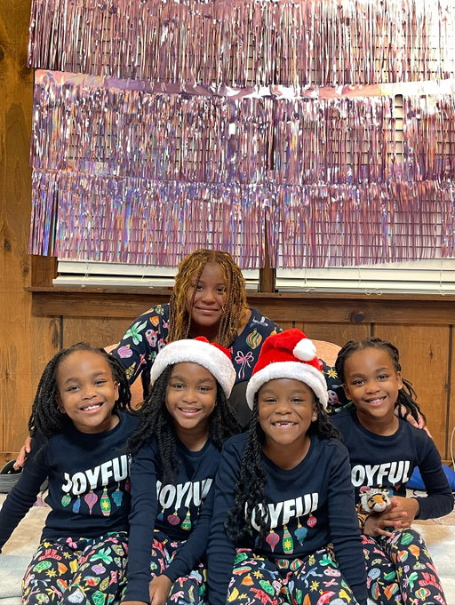 Slow down girls! #HappyHolidays 🎄