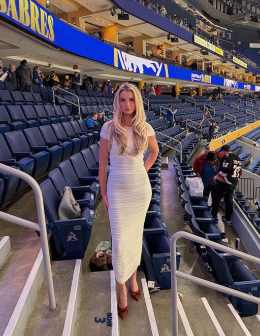 Against all odds I have no coffee stains 🤝  extra hockey @buffalosabres @nyislanders 

@nhl