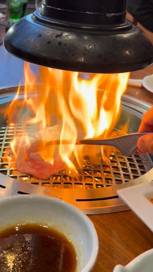 [FUKUOKA TRAVEL SERIES]

Sound ON: ASMR sizzling Wagyu BBQ in Fukuoka.

FYI - if you are at a premium restaurant in Japan, the server will cook for you coz that’s the supreme service but more importantly, they don’t want their customers to overcook the premium meat.

#FukukoaTravelSeries #ssmr #wagyu #japanesebbq #movernie