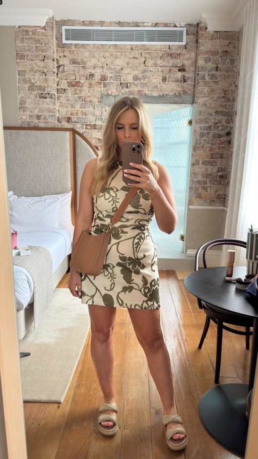 Now ✨THIS✨ is a dress that I can’t get enough of! 

#30sstyle #30sfashion #styleinyour30s