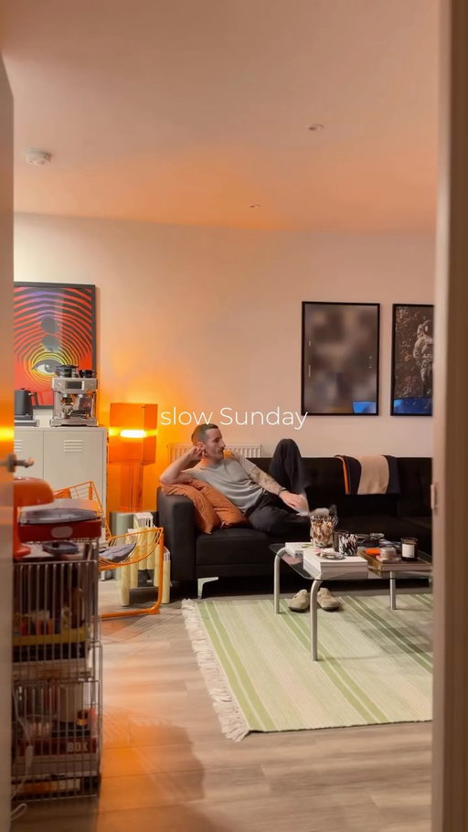 Sunday relax

- Decor lovers - Stylish living- enetri shelf - dining table - mesa da sala - dining chairs - bedroom - bedding - quarto - cama - lamp - Keith herring -  orange - ikea - vintage ikea - autumn decor - room renovation - apartment tour - apartment - Sunday - relax - Aesop - aēsop -

 #aesop #aēsop #sundayrelaxing #sundaychill #relaxandrecharge