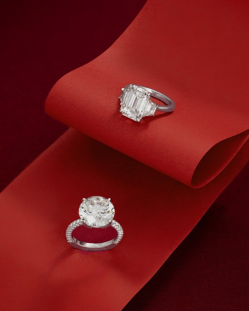 Some promises deserve the perfect present.

Explore our curated collection of exclusive engagement rings at Royal de Versailles.

#RoyaldeVersailles #RdV #EngagementRings #EmeraldCut #RoundCut #ChristmasEngagement #ChristmasGift #Yorkville
