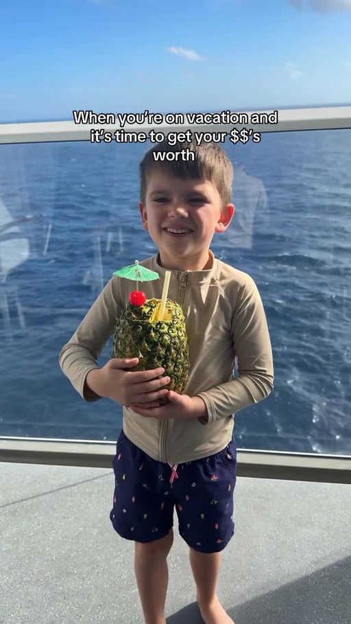 piña colada kid is back on vacation, and this time, on a @royalcaribbean cruise to the Bahamas! 🇧🇸 🌴 🌊 🚢 #royalpartner #familycruise #royalcaribbean