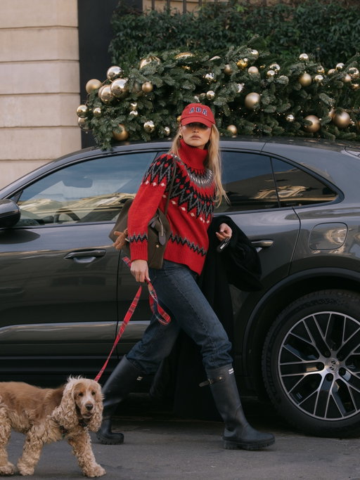 Siri play : Driving Home for Christmas 🎄 🤶 🏎️

Prêt *