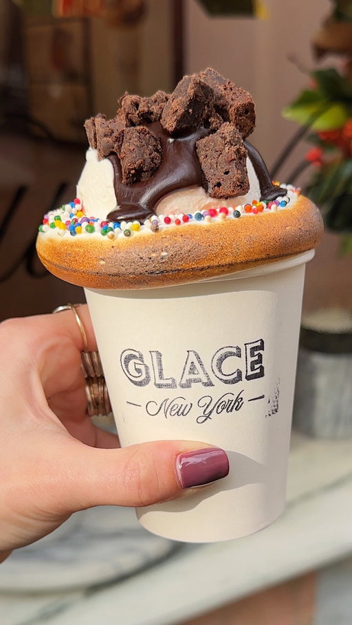 8th most viewed video this year. Thick brownie hot chocolate topped with toasted marshmallow, whipped cream, sprinkles, hot fudge and soft brownie pieces! @glacenewyork I think this may be your best drink yet.❄️❤️Find the best hot chocolate at the Glace food truck in Rockefeller Center or @glacenewyork’s Upper East Side storefront. 🍫☕️