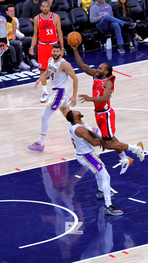 This play 👀 @brookiethewookie11 @kawhisklawset the air time. 🔥 @laclippers 

🎥 @bzfilms83 

#fyp #foryou #foryoupage #basketball #bball sportsphotos  sportsvideography sportsvideo videography sportsproduction sportsfilmmaking actionfootage sportshighlights sportsphotography sportsvisuals sportsstorytelling