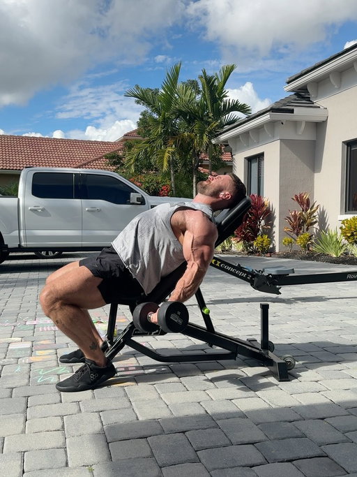 Sunday nap time = garage workout.
Started with a 30 minute bike ride around the neighborhood and then did 45 seconds on the rower in between sets of:
Incline curls
Pull ups
Dead bugs 
Hammer curls
PS just felt like I’d add the fact that we had pancakes for breakfast 🥞