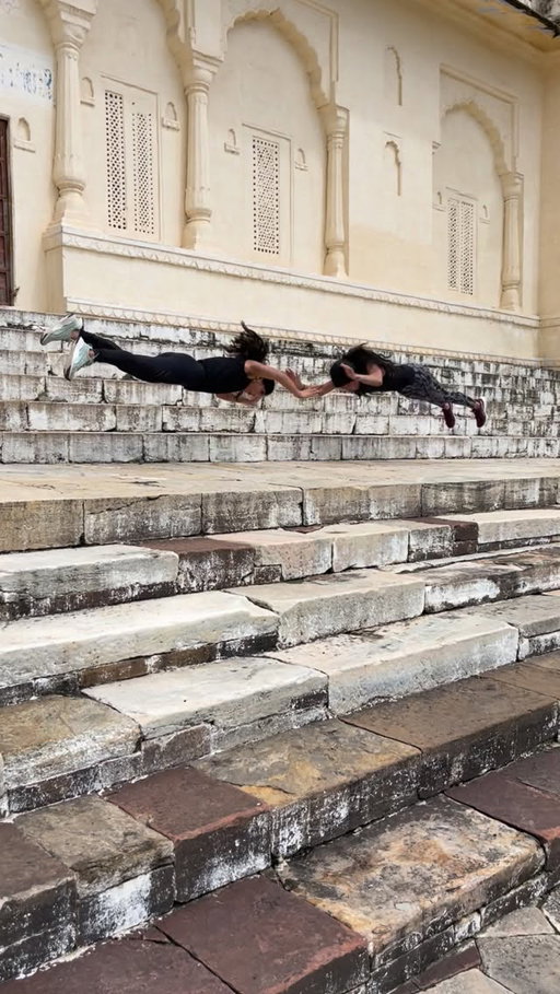 Body weight workouts are our favourite
💪🏻💕 @nishamotwani_ @neetamotwani 

[ body weight workout, noequipment, pushups, squats,exercise]