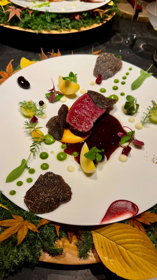 Nos gastamos más de 1.700€ en un restaurante con 3 estrellas ⭐️ MICHELÍN en Osaka, Japón (video completo en YOUTUBE, me encontráis con el usuario de “edurnyx”) en el restaurante de @hajime.restaurant 

#parati #fyp #viral #fypシ #comida