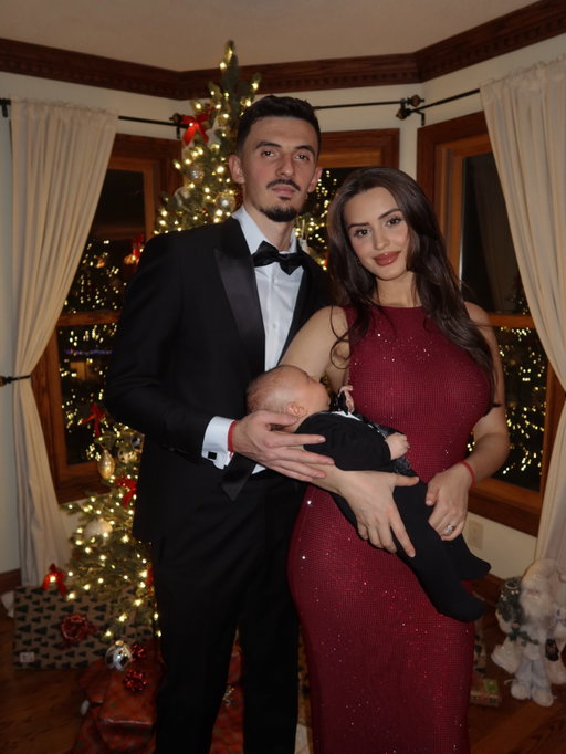 Feeling the Christmas magic a little extra this year ❤️ Merry Christmas from our little family to yours!