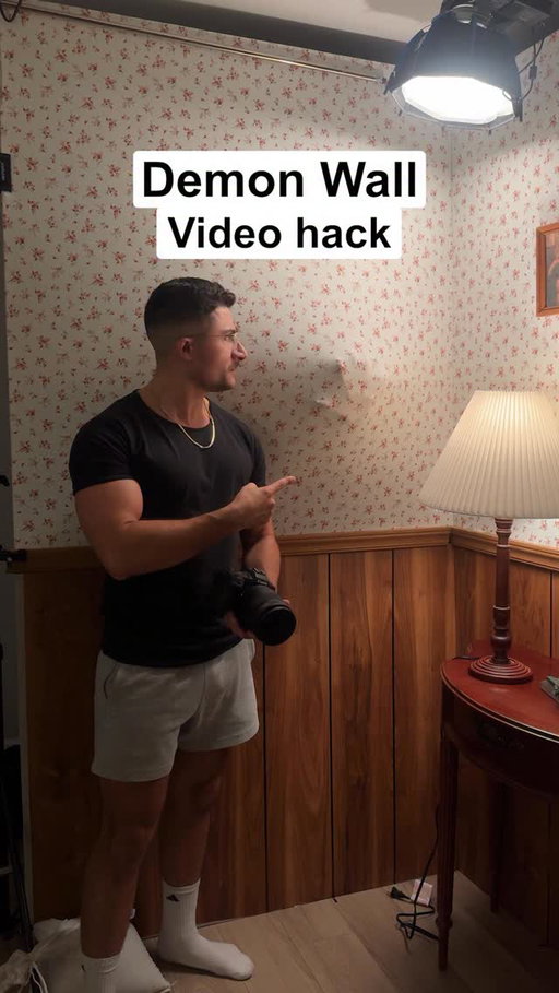 There’s something in our walls… #videography #cinematography #videographer #videohacks

Lighting: @amarancreators