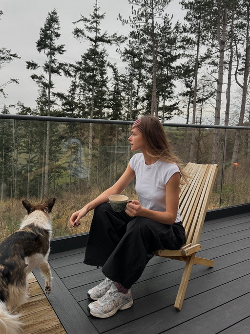 Morning brew with a view 🌲🪵
