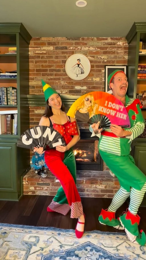 What are you SERVING this Christmas? Aunt Betsy and Guncle Ravi came to SLEIGH. …ELF STYLE. @raviroundtheworld