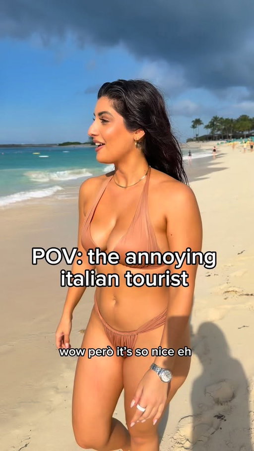 Why are they like this 🇮🇹😅

#comedy #italian #italiancomedy #actress 
Wearing @calzedonia