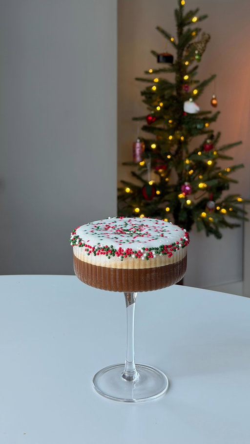 Sugar cookie espresso martini 👀🎄🍸❤️☕️🪄🧁
