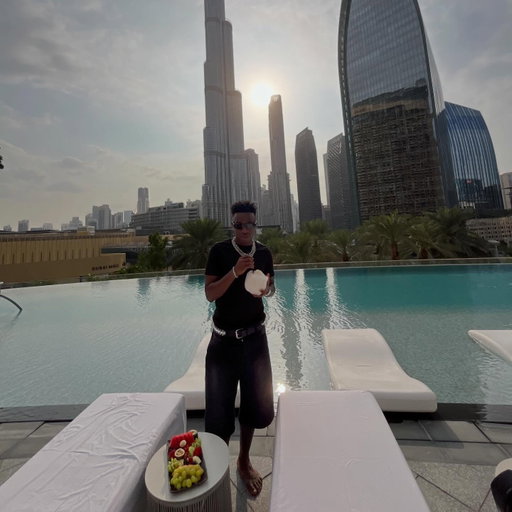 24h in Dubai… ❤️✨🤔