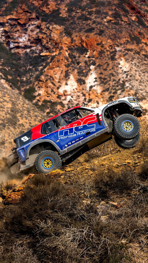 .
Wherever I was on the course this guy was making the most exciting pass without a doubt. Photos coming soon.
.
#BajaRace #Baja1000 #Mexico #SCORE #iPhone