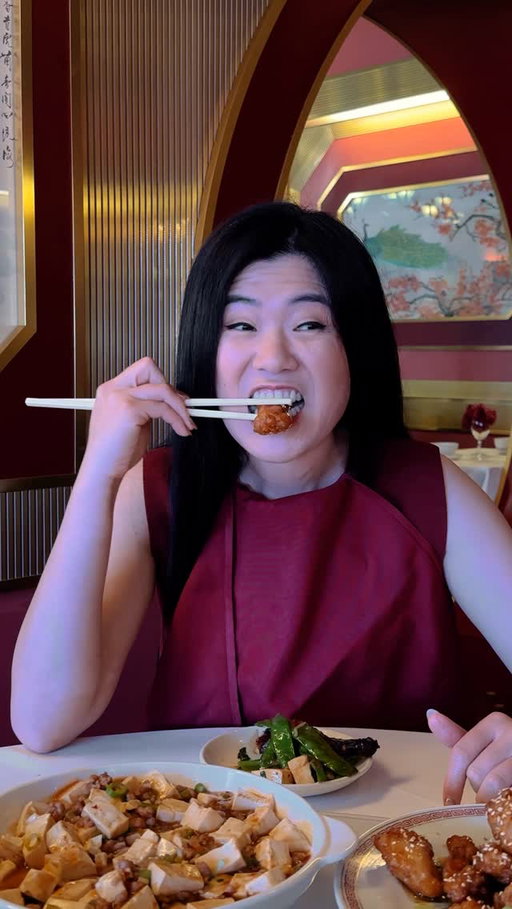 Proof that good Chinese food unites all states, even Melbourne & Sydney 👀🥢 

Filmed back when Menulog was still delivering the goods 🥡 together with the legend @annielouey 

_

#chinesefood #sydneyfoodies #menulog #melbournefoodies #sydneyfoodblogger