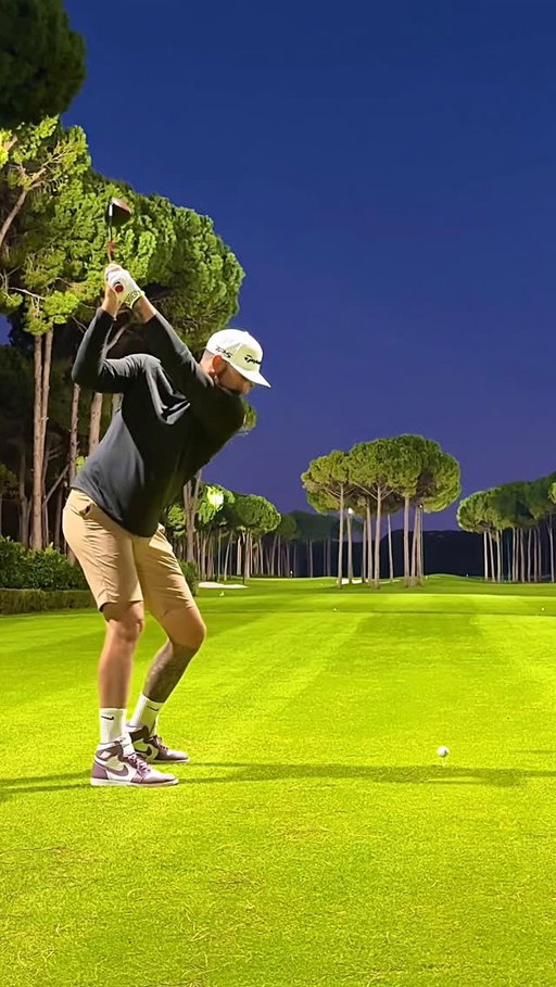 Night Golf ❤️

#caryagolfclub #golf #golfing #golfer #golfaddict