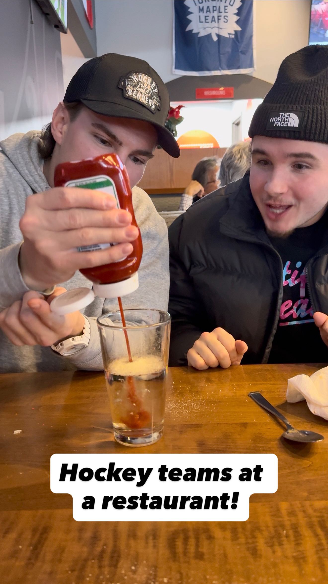 Hockey teams at a restaurant! 😂🏒
Who else made "the potion" ?!

#hockeyplayer #hockey #hockeybenders #hockeyplayers #hockeygame #hockeyboys #hockeylife