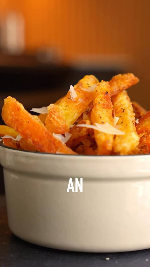 Worlds Crispiest Fry‼️

It’s not deep fried but you won’t believe the crisp. 

🤩Macros For Each Batch

(video shows 1/2 Batch or 150 cal. Worth)

309 Calories
44g Carbs
13g Fat
4g Protein 

The Best Diet Friendly Crisp Fries (Makes ~ 20) 

✅	- 4 medium Yukon Gold Potato (200g)

✅	- 1 Tsp Baking Powder

✅	- Salt & Pepper (and whatever other seasoning you’d like)

✅	- 1 Tbsp Olive Oil

✅	- Olive Oil Spray

#healthydiet #diettips 
 #macrofriendly #healthyfood #highprotein