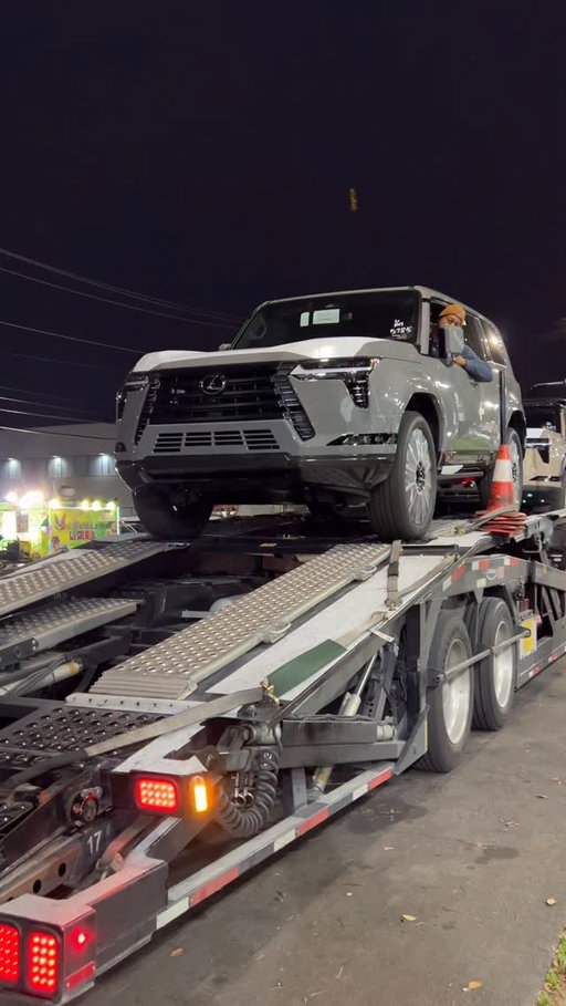 🔥😍 Two new 2026 #LexusGX 550 4WD SUVs just arrived to Lexus of Concord! Which one would you pick? 

🚙 Incognito paint GX Luxury+ SUV (first vehicle shown in video) and a beautiful Earth paint GX Overtrail+ SUV. The 2026 GX 550 features a 3.4L V6 twin-turbo engine. 

➡️ Shop: www.lexusofconcord.com 

Lexus of Concord 
2001 Market Street 
Concord CA 94520 

#lexusofconcord #lexusgx550 #lexususa #gx550