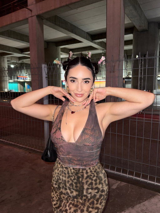 Ain’t no sign I can’t smoke here, give me the chance and I’ll go there 😤🎶
Doja Cat concert in Bangkok was interesting. Too many phones, I couldn’t see (bc I’m a short queen) and the girl behind us wanted the smoke because we were having fun and she wasn’t 😩🥲 so far concerts in Bangkok 0/2 👎🏼 but we got the shotsss tho 📸