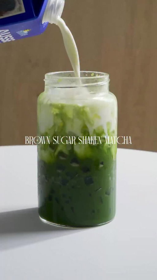 Yesss, it’s brown sugar shaken, but in matcha edition! ✨

okay here’s the story..i’m the kind of person who’s obsessed with shaken espresso, but for some reason matcha never crossed my mind. Then I saw @1998.homecafe make it and got curious, and ended up making one too! Now I’m just standing here wondering why I didn’t do this sooner. It’s really, really good 😭✨

— 15ml / 1tbsp brown sugar 
— 4g / 2tbsp matcha
— A dash of cinnamon 
— Ice and shake it! 
— Finish off adding more ice and
— 100ml milk of choice

.

#brownsugarshakenmatcha #brownsugarmatcha #homecafemalaysia #cafeathome matchalatte
